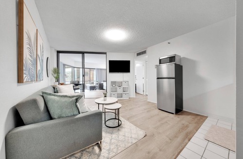 Downtown Honolulu Condo | Bishop Suites @ Executive Centre, Mountain View Suite #3709, Downtown Honolulu