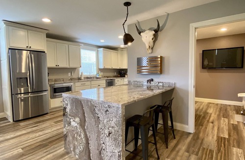 Milan House | Bison Bunkhouse Hideaway at Mayberry West Farms- close to Cincy & Indianapolis!