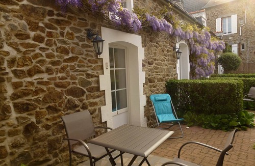 Dinard Apartment | Bizeux Studio duplex N ° 1 (2 people max) from saturday to Saturday