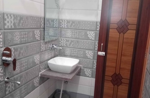 Mahmoorganj Hotel | BKRS Hotel