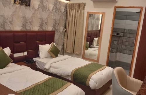 Mahmoorganj Hotel | BKRS Hotel