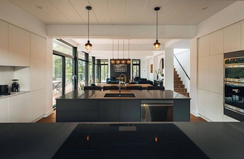 La Conception Cottage | Bläk Kabin | Ski Mont Tremblant, Sauna, Hot Tub & Yoga