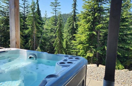 Courtenay Ski Chalet | Black Arrow Chalet