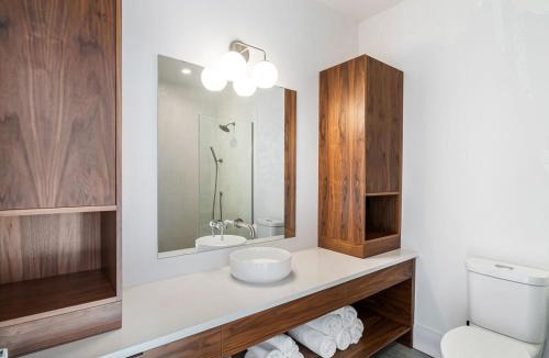 Courtenay Ski Chalet | Black Arrow Chalet