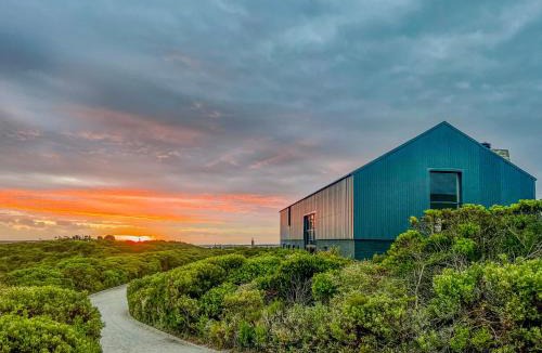 Gansbaai Villa | Black Barn At Romansbaai