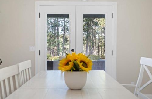 Post Falls House | Black Bay Getaway Private Bay Access