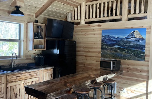 Coram Cabin | Black Bear Cabin - Amish Cabin 5 Miles From Glacier