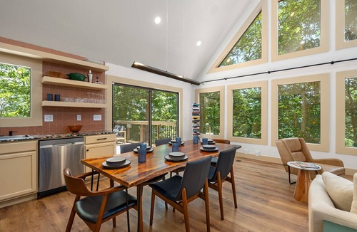 Eagle Rock Cabin | Black Bear Cabin. Luxury 2bed/2 bath, 13 miles to Eureka Springs on Table Rock.