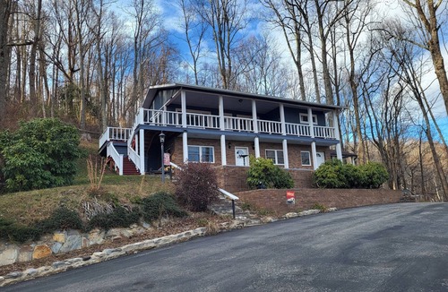 Spruce Pine House | Black Bear House on Blueberries Hill