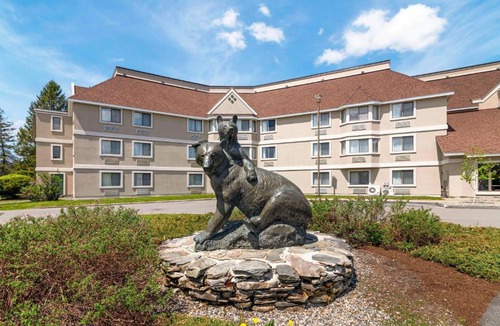 Orono Hotel | Black Bear Inn, an Ascend Collection Hotel
