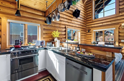 Snoqualmie Pass Cabin | Black Bear Lodge