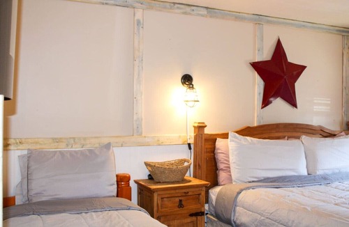 Howard Bed & Breakfast | Black Bear Lodge 4