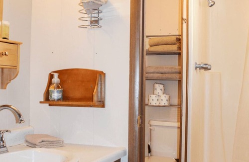 Howard Bed & Breakfast | Black Bear Lodge 5