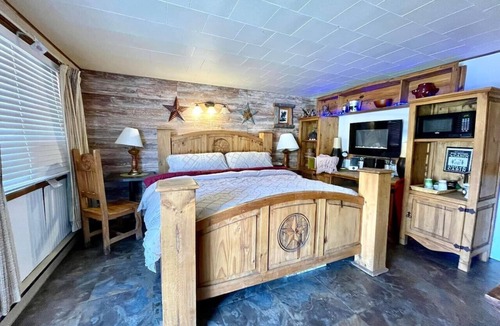 Howard Bed & Breakfast | Black Bear Lodge 7