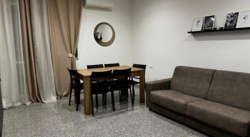 Bernalda Apartment | Black Daisy