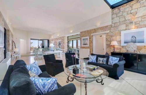 Lavreotiki Villa | Black Diamond Beachfront Pool Villa Pasithea in Sounio, Athens