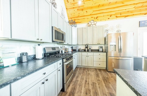 Canaan Valley House | Black Diamond-New Build, Ski, Hot Tub, Views, BBQ, EV & AC