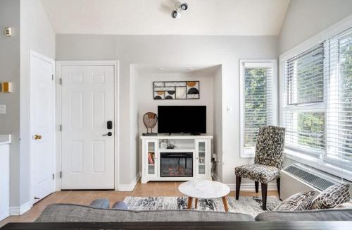 Craigleith House | Black Diamond Retreat - Pool Hot Tub & Shuttle