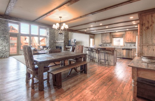 Big Sky House | Black Eagle Retreat | Hot Tub Ski to Village Sleeps 12