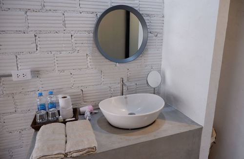 Phunphin Hotel | Black Elephant Boutique