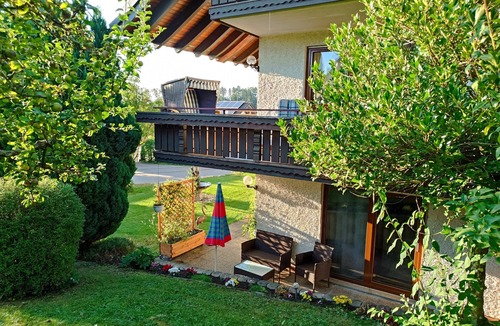 Unteriflingen Condo | Black Forest vacation apartment with terrace & parking space