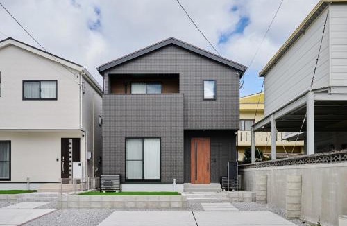 Ginowan Villa | Black Grove House