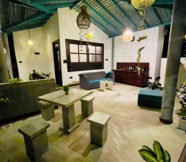 Polhena House | Black Lantern