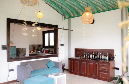 Polhena House | Black Lantern