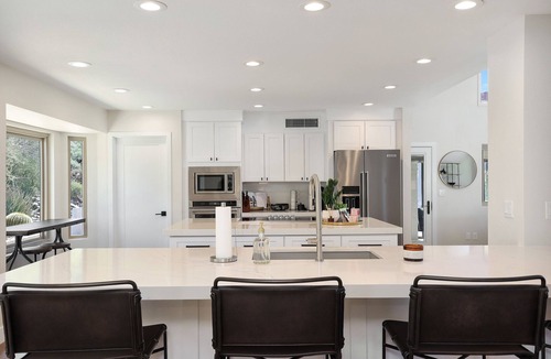 Surrey Hills House | Black Mountain Gem! Completely Renovated! 10am Check-In and 3 pm Check-Out!