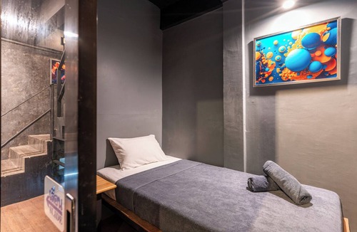 Talat Yai Hostel | Black Panther Hostel