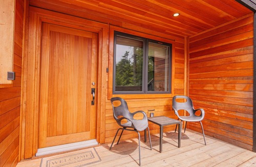 Ucluelet Apartment | Black Pearl #1-Studio I Sun Deck I Little Beach