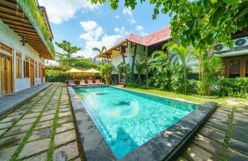 Batu Bolong Hostel | Black Pearl Hostel