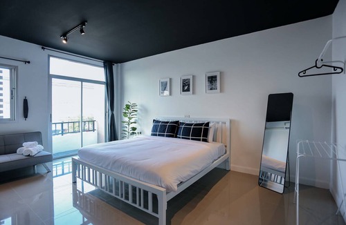 Si Sunthon Bed & Breakfast | Black Turtle