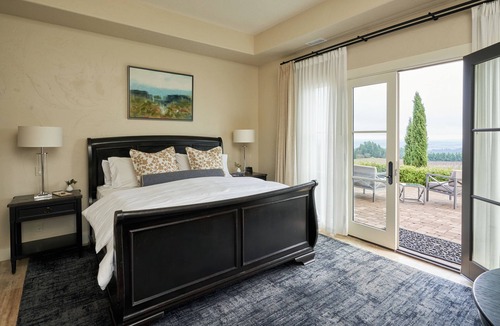 Dundee Bed & Breakfast | Black Walnut Inn & Vineyard
