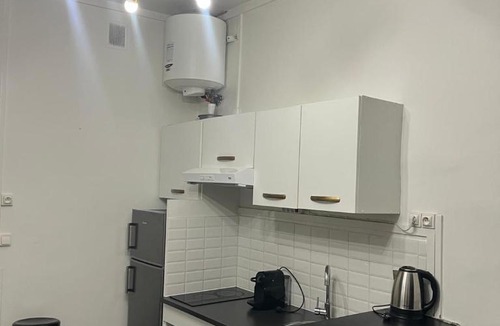 Quartier de Rochechouart Apartment | BLACK & WHITE - CHIC & PETIT MAISON- Pigalle 9eme