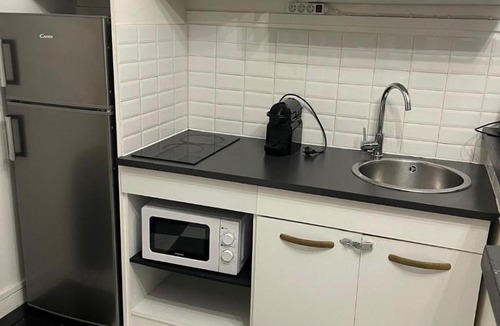 Quartier de Rochechouart Apartment | BLACK & WHITE - CHIC & PETIT MAISON- Pigalle 9eme
