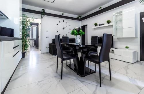 Saronno Apartment | Black & White or Pop Art - Design Apartments with Parking & WiFi