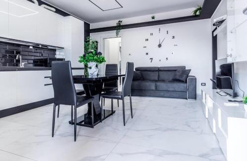 Saronno Apartment | Black & White or Pop Art - Design Apartments with Parking & WiFi