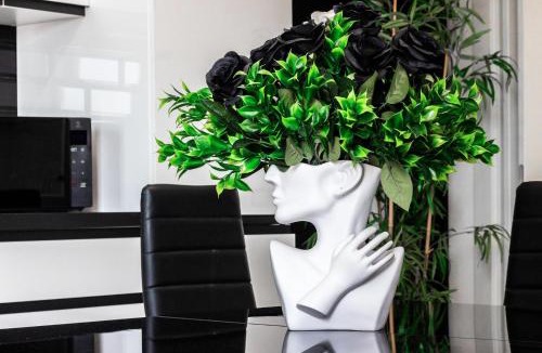 Saronno Apartment | Black & White or Pop Art - Design Apartments with Parking & WiFi