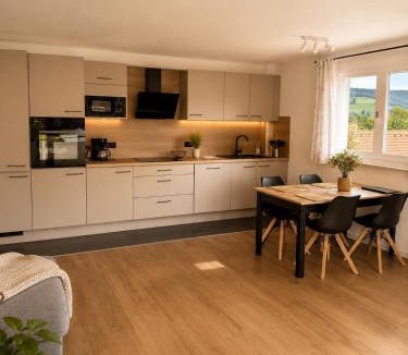 Titisee-Neustadt Apartment | BlackHome Bergblick Titisee Balkon Parkplatz HochschwarzwaldCard