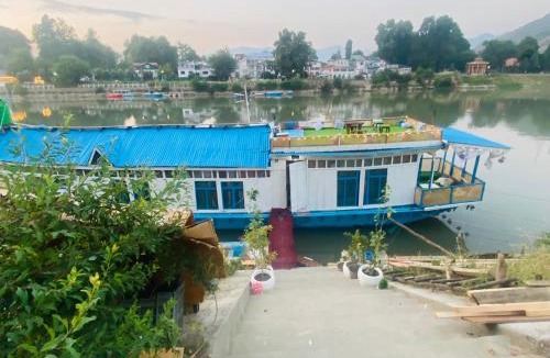 Rajbagh Bed & Breakfast | Blackpearl