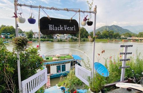 Rajbagh Bed & Breakfast | Blackpearl