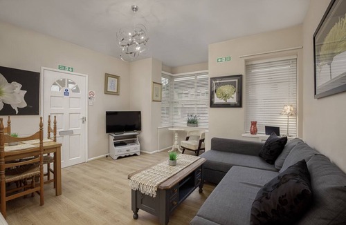 Blackpool Town Center Apartment | Blackpool Abode - Hornby Apartment Ground Floor