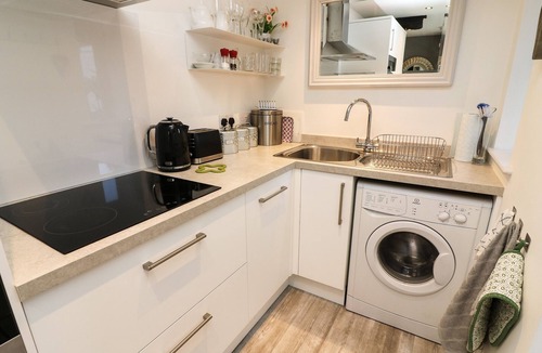 Grassington Apartment | BLACKSMITH COTTAGE, pet friendly, with a garden in Grassington