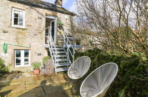 Grassington Apartment | BLACKSMITH COTTAGE, pet friendly, with a garden in Grassington