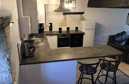 Blanzay House | Blacksmiths Cottage in Blanzay - 3 beds