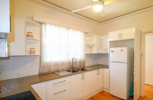 Blacksmiths House | Blacksmiths Sea Breeze-pool and walk to the beach!