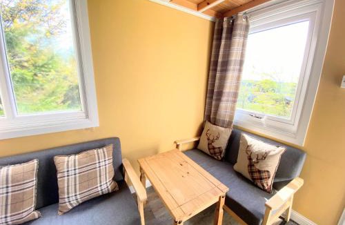 Kelty Cabin | Blair Tiny House with Private Hot Tub - Fife - Loch Leven - Lomond Hills