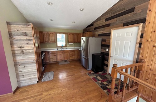 Viola House | Blakley Hobbit Charming 2-bedroom country house with AC, WiFi in soothing Viola