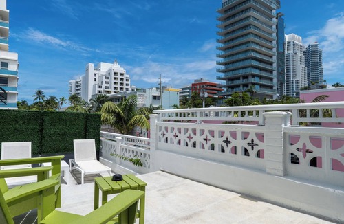 South of Fifth Apartment | Blanc Kara - Adults Only